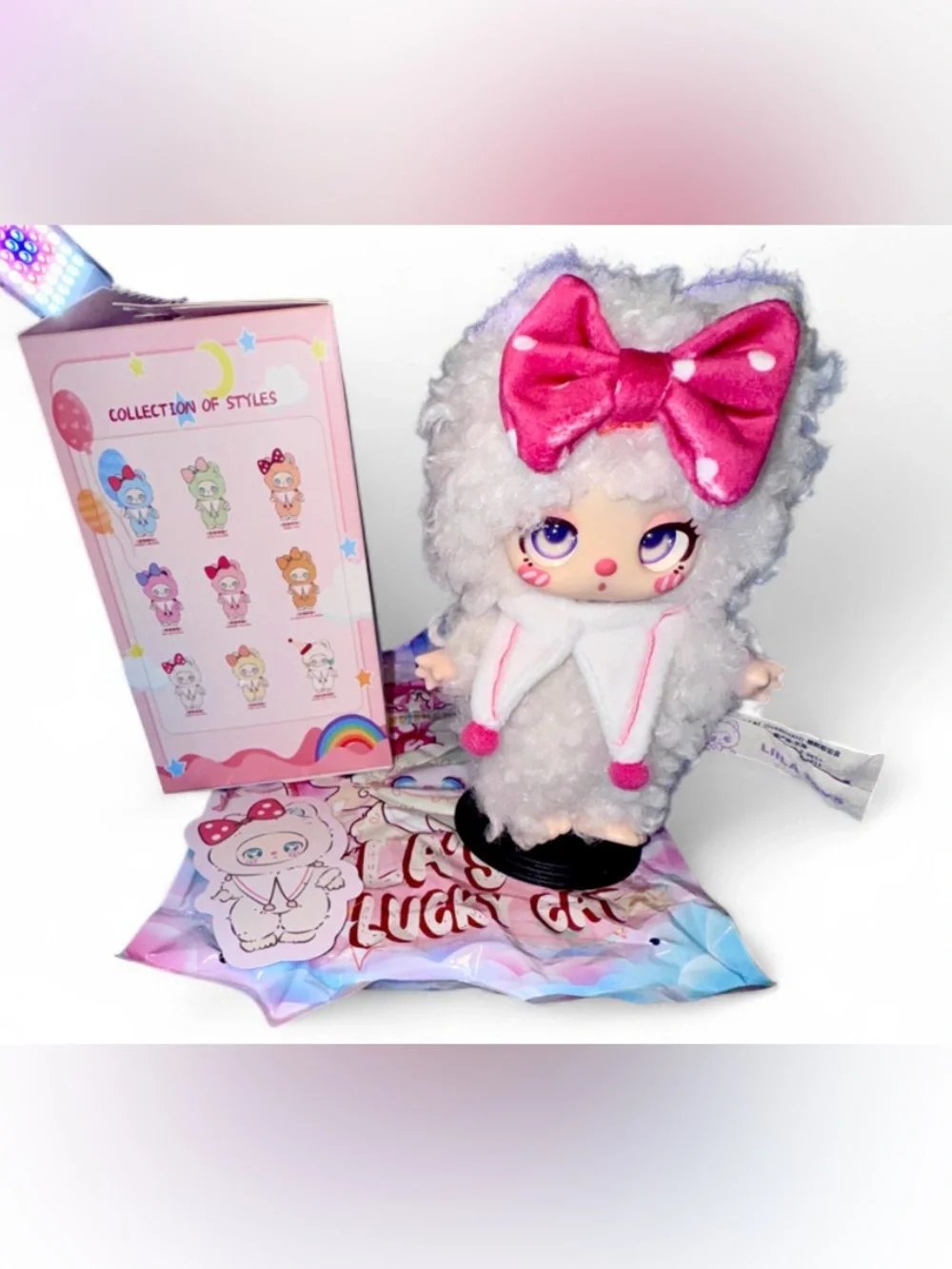 Liila’s Lucky Cat – Confirmed Plush Pendant | Honeyland Enchantment 🎀🐱